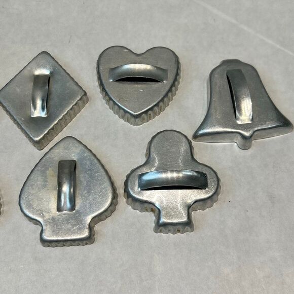 Vtg SET Aluminum Cookie Cutter w/ Handle Metal Bell Heart Diamond Spade Club Clo - Picture 3 of 8